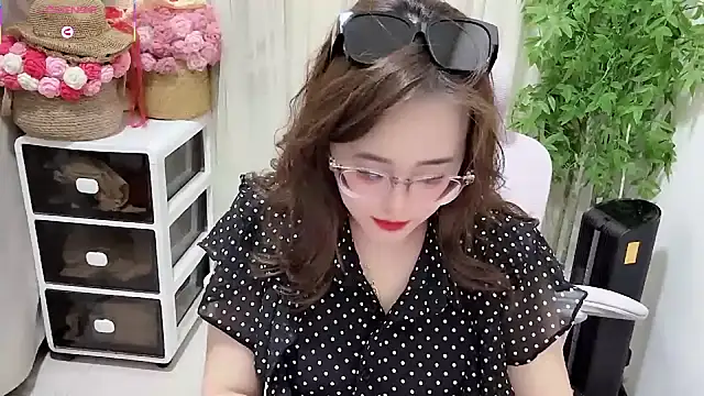 Snapshot of NEWONETO chatting on June 19, 2026, 1:59 pm NEWONETO online show from June 19, 2026, 1:59 pm