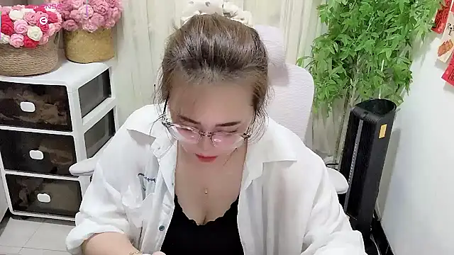 Snapshot of NEWONETO chatting on June 30, 2026, 2:07 pm NEWONETO online show from June 30, 2026, 2:07 pm