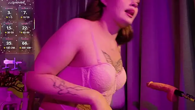 Snapshot of EvaaLane chatting on October 2, 2025, 9:05 am EvaaLane online show from October 2, 2025, 9:05 am