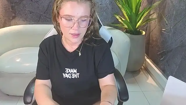 carla tp online show from October 10, 2025, 12:59 pm