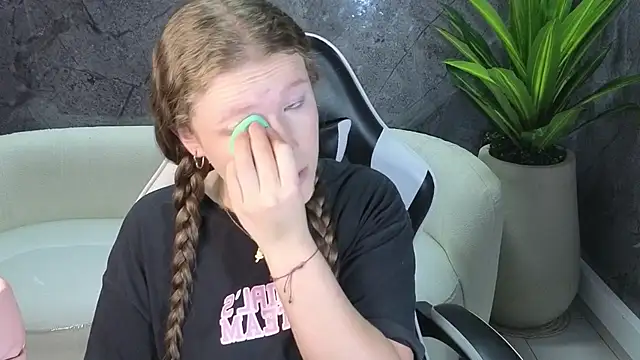 carla tp online show from October 27, 2025, 12:42 pm