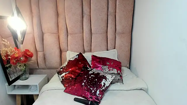 Issa Milf   online show from July 8, 2026, 1:15 pm