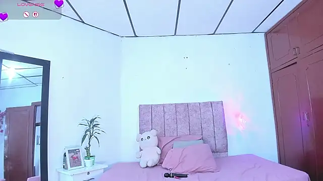 Mila 1wood online show from March 10, 2026, 1:27 pm