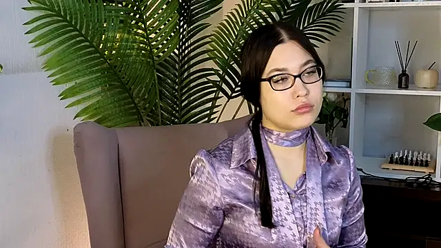 KaylaOzog online show from September 30, 2025, 9:25 am