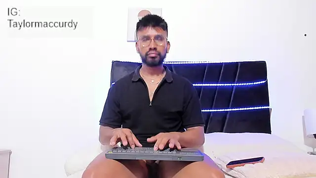 Taylormaccurdy  online show from December 5, 2025, 2:47 pm