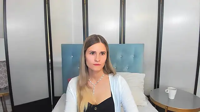 Snapshot of CatrinAmore chatting on October 16, 2025, 2:18 pm CatrinAmore online show from October 16, 2025, 2:18 pm