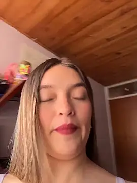 Miia Millerr online show from November 19, 2025, 5:46 pm