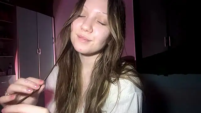 EmiIyKitty online show from February 1, 2026, 6:28 pm