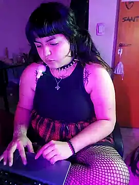 Snapshot of crucifxcked chatting on October 8, 2025, 3:59 am crucifxcked online show from October 8, 2025, 3:59 am