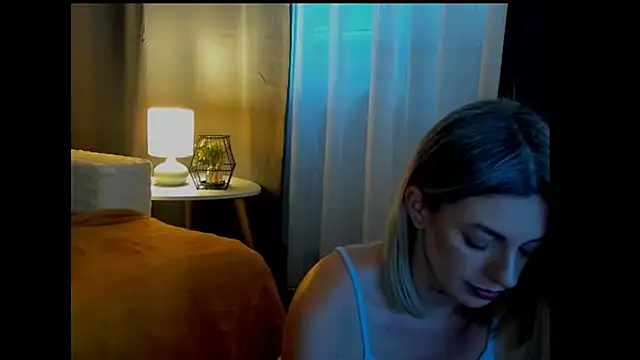 AnaLure online show from October 14, 2025, 3:24 pm