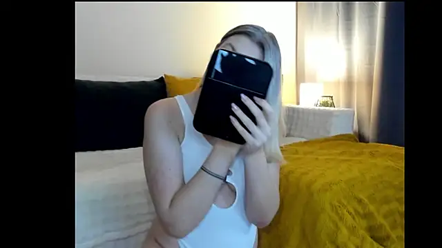 AnaLure online show from November 11, 2025, 3:34 pm