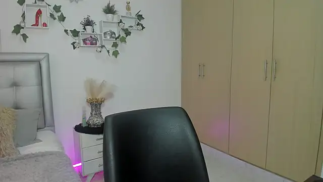 Snapshot of mia_star_2 chatting on June 3, 2026, 10:40 am mia star 2 online show from June 3, 2026, 10:40 am