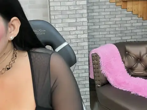 Alisonn Doll online show from October 18, 2025, 1:12 pm