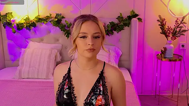 EllyLinn online show from February 8, 2026, 5:05 pm