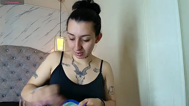 Snapshot of Iris__77 chatting on October 10, 2025, 3:55 pm Iris 77 online show from October 10, 2025, 3:55 pm