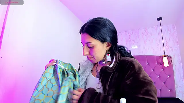 Snapshot of Iris__77 chatting on October 30, 2025, 5:13 pm Iris 77 online show from October 30, 2025, 5:13 pm