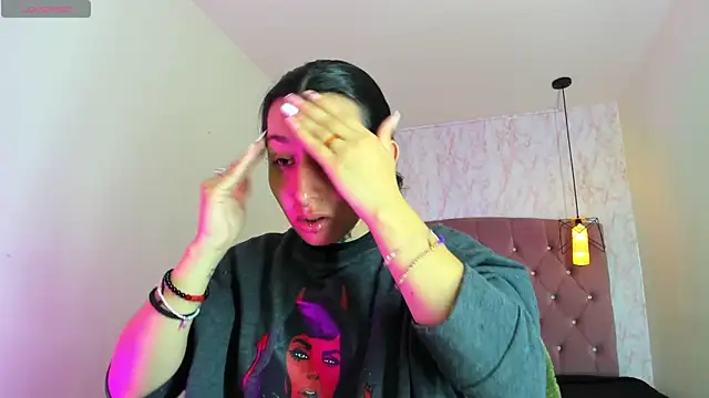 Snapshot of Iris__77 chatting on November 4, 2025, 1:21 pm Iris 77 online show from November 4, 2025, 1:21 pm