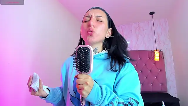 Snapshot of Iris__77 chatting on November 24, 2025, 11:43 am Iris 77 online show from November 24, 2025, 11:43 am