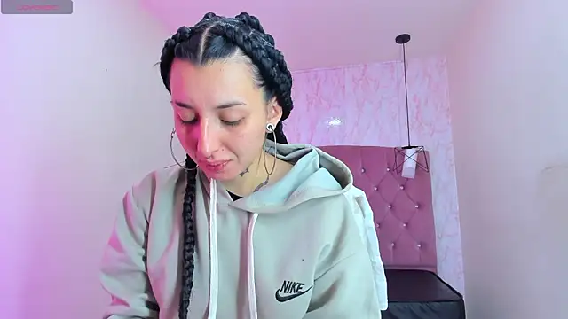 Snapshot of Iris__77 chatting on November 28, 2025, 11:57 am Iris 77 online show from November 28, 2025, 11:57 am