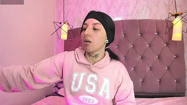 Snapshot of Iris__77 chatting on January 12, 2026, 6:02 pm Iris 77 online show from January 12, 2026, 6:02 pm