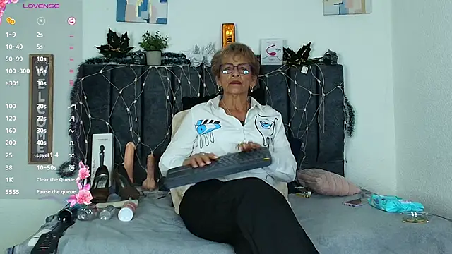 Devora mature65 online show from December 5, 2025, 7:10 pm