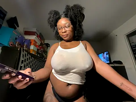 monicaval online show from October 6, 2025, 3:37 am