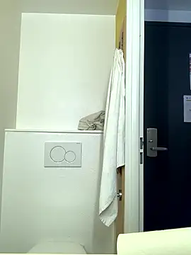 GoldenPussy1329 online show from January 10, 2026, 10:39 am