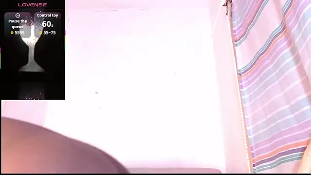 taylor hot85 online show from November 5, 2025, 6:57 am