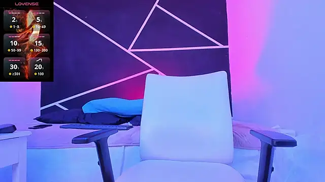 Snapshot of VynnyBlacke_ chatting on October 12, 2025, 8:08 pm VynnyBlacke online show from October 12, 2025, 8:08 pm