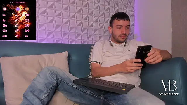 VynnyBlacke  online show from November 13, 2025, 7:24 pm