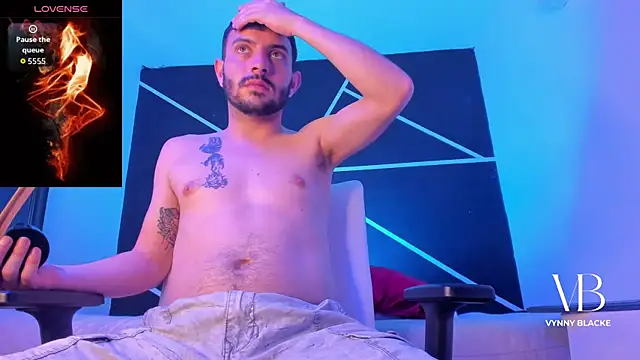 VynnyBlacke  online show from December 16, 2025, 8:47 pm