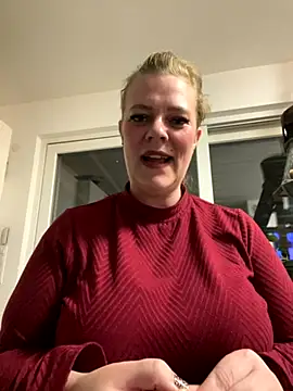 Snapshot of Curvyveri93 chatting on October 4, 2025, 6:39 pm Curvyveri93 online show from October 4, 2025, 6:39 pm