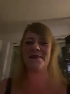 Snapshot of Curvyveri93 chatting on November 2, 2025, 12:46 am Curvyveri93 online show from November 2, 2025, 12:46 am