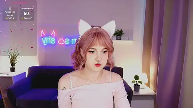 luna son online show from October 21, 2025, 1:56 pm