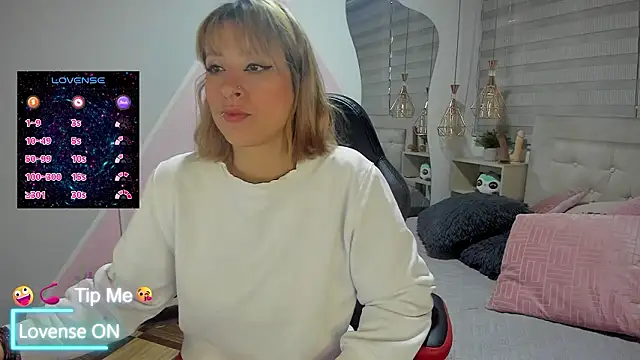 sophialyh 1 online show from March 19, 2026, 1:04 pm