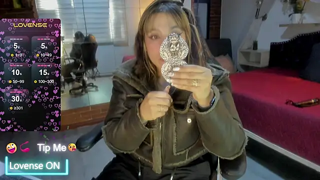 sophialyh 1 online show from June 2, 2026, 1:02 pm