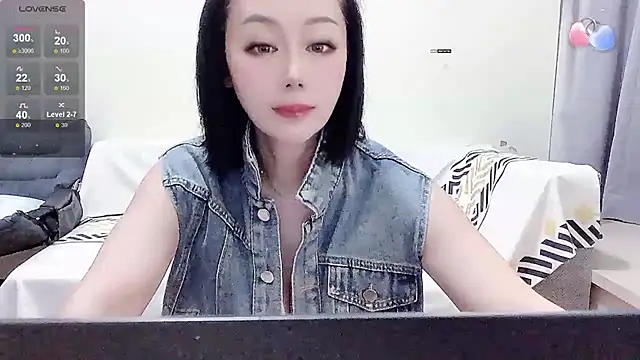 Snapshot of Smile-- chatting on October 18, 2025, 12:39 pm Smile-- online show from October 18, 2025, 12:39 pm