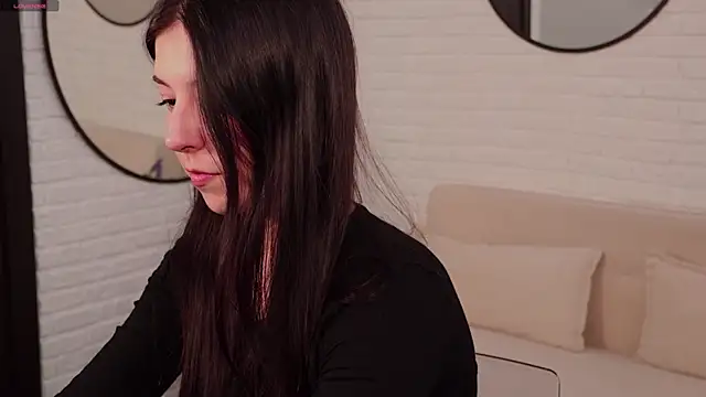 Snapshot of Azaliya_Haze chatting on October 1, 2025, 10:32 am Azaliya Haze online show from October 1, 2025, 10:32 am