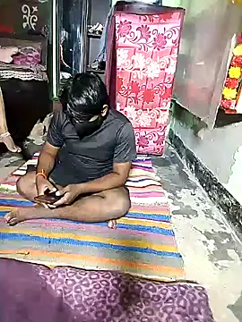 RED Queen 6 online show from November 13, 2025, 4:28 pm