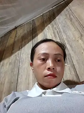 Snapshot of Tuyet_xx chatting on October 17, 2025, 12:41 pm Tuyet xx online show from October 17, 2025, 12:41 pm