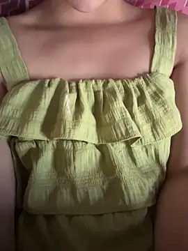 Miubeeeee online show from November 13, 2025, 7:18 am