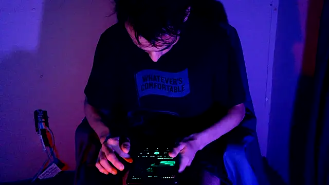 highinhtxx online show from November 11, 2025, 10:15 am