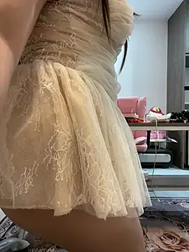 lee ly online show from April 10, 2026, 4:44 pm