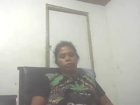 Snapshot of Hotmommax chatting on September 27, 2025, 12:43 pm Hotmommax online show from September 27, 2025, 12:43 pm