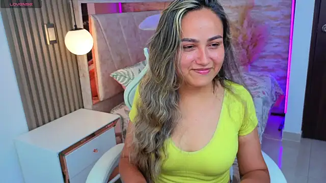 lila cute1 online show from November 6, 2025, 7:59 pm