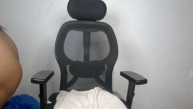 Snapshot of mooonlightbaby chatting on April 4, 2026, 7:11 pm mooonlightbaby online show from April 4, 2026, 7:11 pm