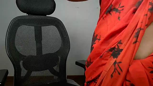 Snapshot of mooonlightbaby chatting on April 13, 2026, 4:45 pm mooonlightbaby online show from April 13, 2026, 4:45 pm