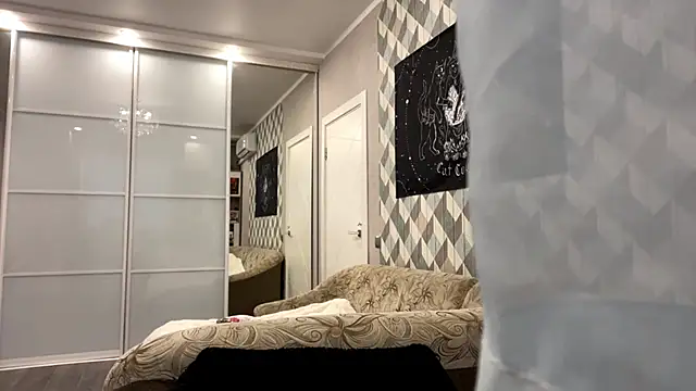 Snapshot of RebelKitsune chatting on October 31, 2025, 5:08 am RebelKitsune online show from October 31, 2025, 5:08 am