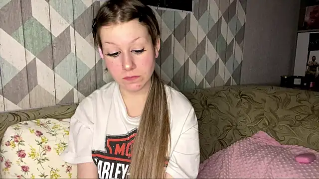 RebelKitsune online show from December 1, 2025, 6:57 pm