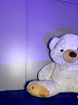 EmilyZuits online show from October 3, 2025, 8:50 pm